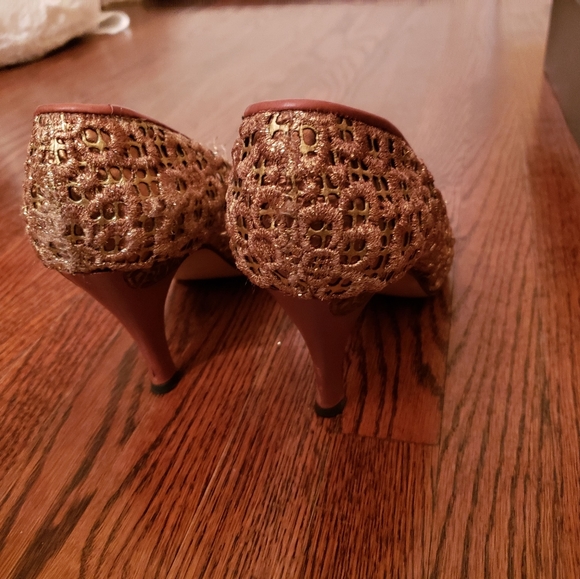 Designer shoes Pino Carino gold and brown pumps - Picture 4 of 4
